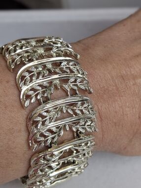 Vintage Style Silver Tone Leaf Link Bracelet – Wide Statement Botanical